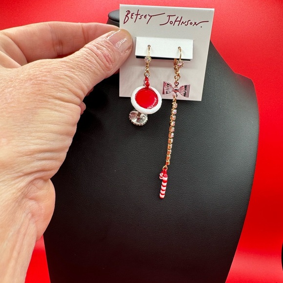 AUTHENTIC NWT Betsey Johnson Christmas mismatched dangle earrings - Picture 3 of 5